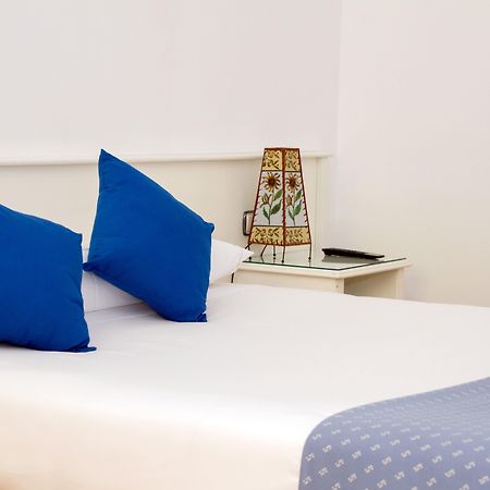 Checkin Madrid Parla Hotel Екстериор снимка