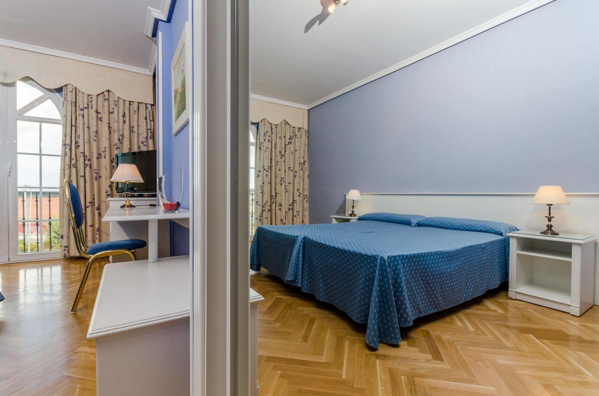Checkin Madrid Parla Hotel Екстериор снимка