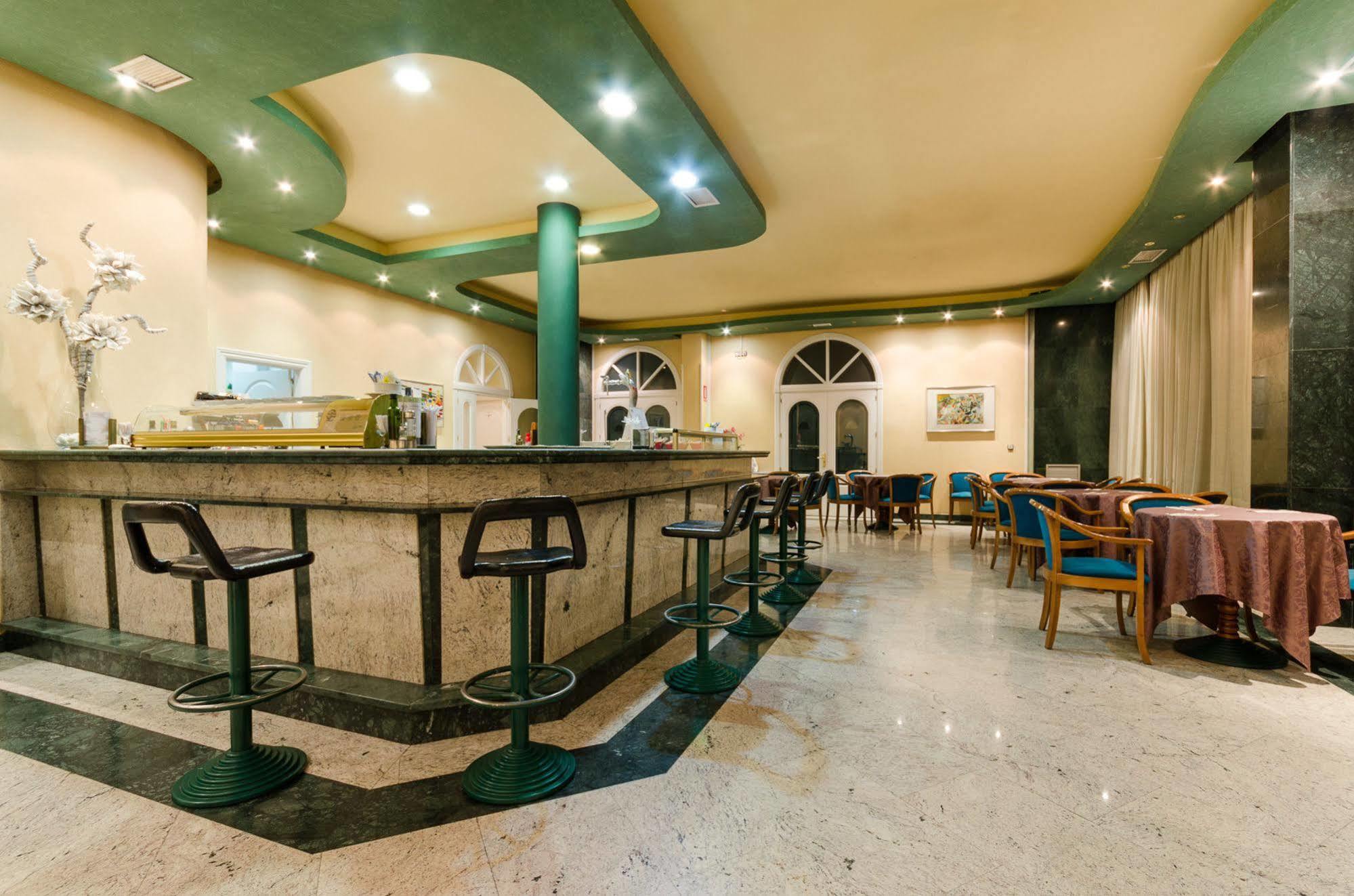 Checkin Madrid Parla Hotel Екстериор снимка